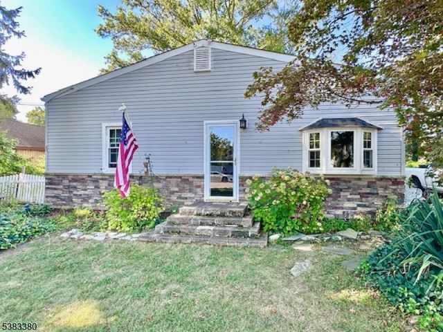 7 Avenue B, Helmetta Boro, NJ 08828