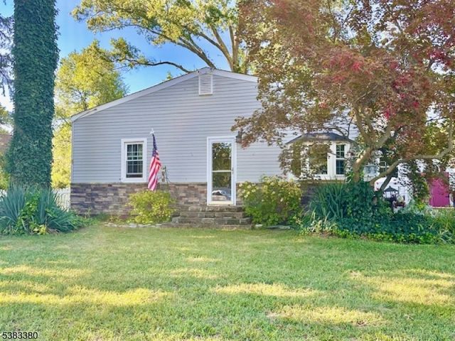 7 Avenue B, Helmetta Boro, NJ 08828