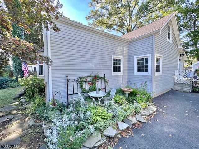 7 Avenue B, Helmetta Boro, NJ 08828