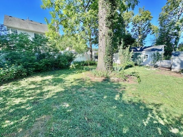 7 Avenue B, Helmetta Boro, NJ 08828