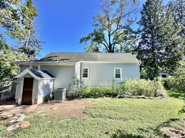 7 Avenue B, Helmetta Boro, NJ 08828