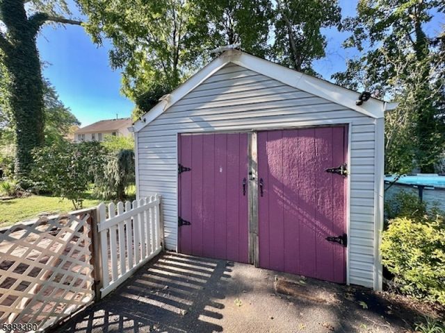 7 Avenue B, Helmetta Boro, NJ 08828