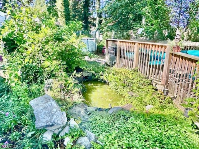 7 Avenue B, Helmetta Boro, NJ 08828