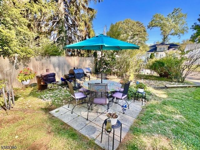 7 Avenue B, Helmetta Boro, NJ 08828