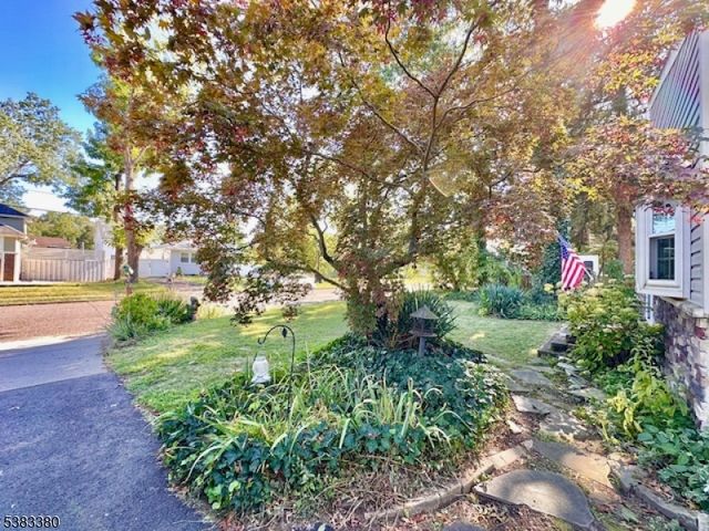 7 Avenue B, Helmetta Boro, NJ 08828