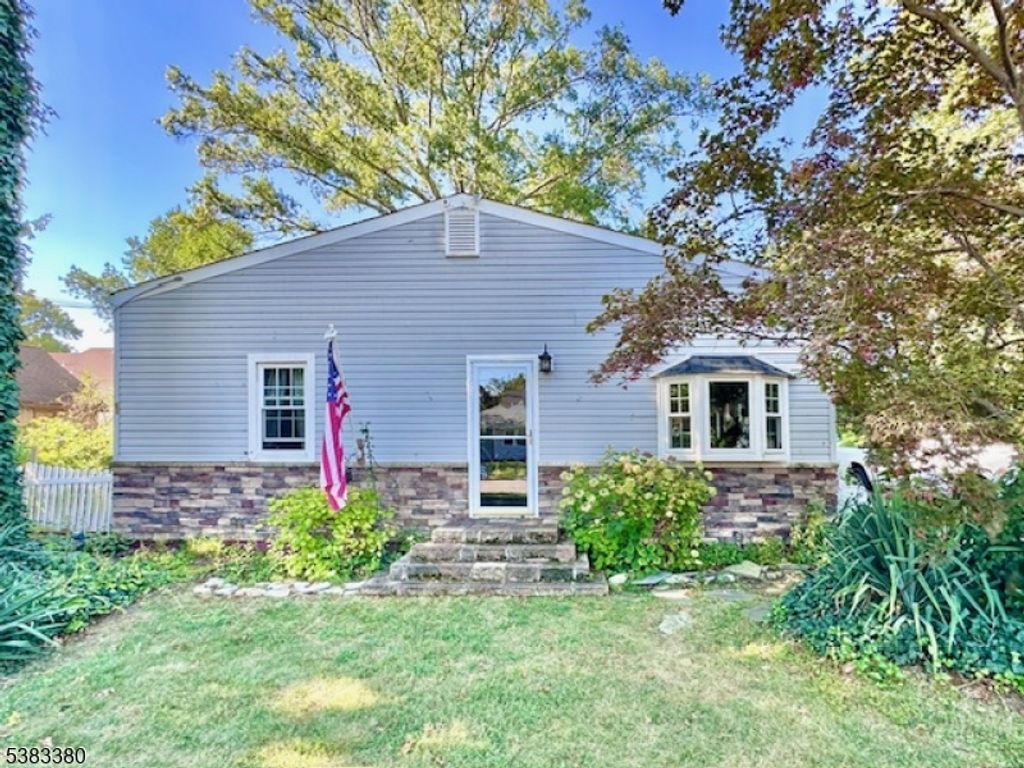 7 Avenue B, Helmetta Boro, NJ 08828