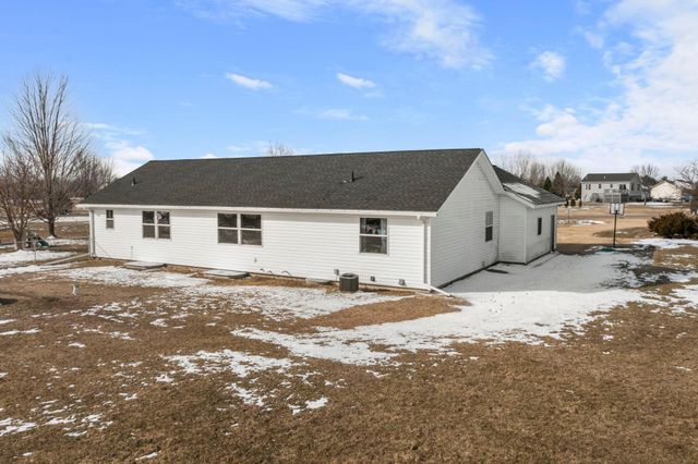 1360 214th Avenue, New Richmond, WI 54017