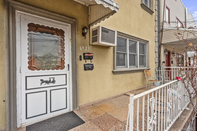6923 59th Road, Maspeth, NY 11378