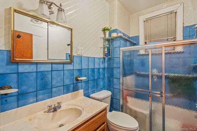 6923 59th Road, Maspeth, NY 11378