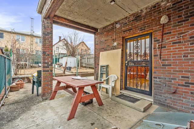 6923 59th Road, Maspeth, NY 11378