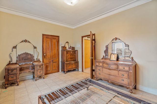 6923 59th Road, Maspeth, NY 11378