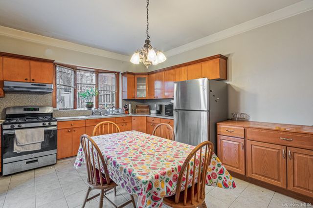 6923 59th Road, Maspeth, NY 11378