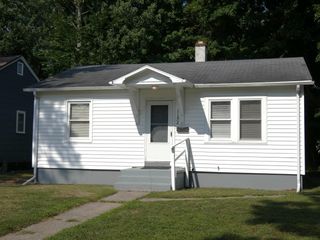 1152 Jennings Ave, Benton Harbor, MI 49022
