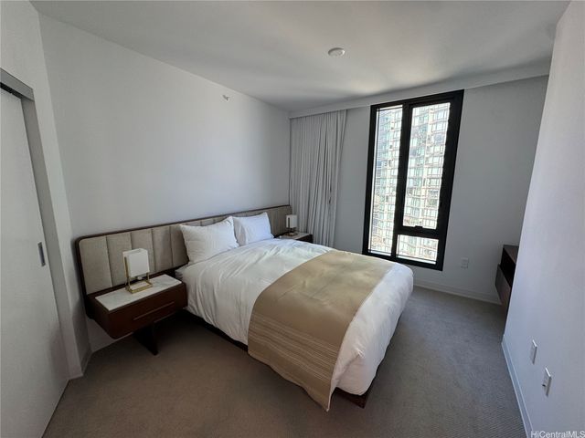 987 Queen Street 2002, Honolulu, HI 96814