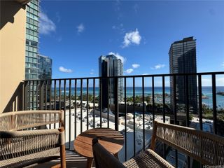 987 Queen Street 2002, Honolulu, HI 96814