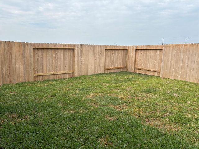 607 Amberwood Creek Drive, Crosby, TX 77532