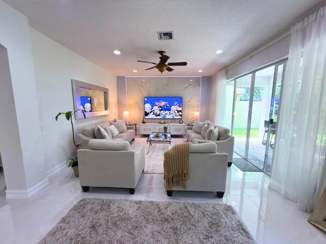 7943 Emerald Winds Circle, Boynton Beach, FL 33473
