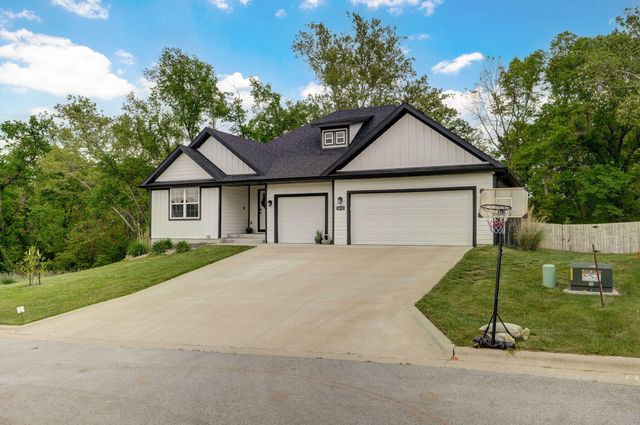 1611 E Hayloft Drive, Ozark, MO 65721