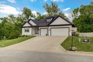1611 East Hayloft Drive, Ozark, MO 65721