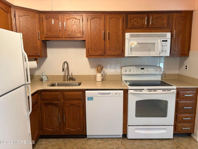 30 Milford Avenue 52, Whiting, NJ 08759