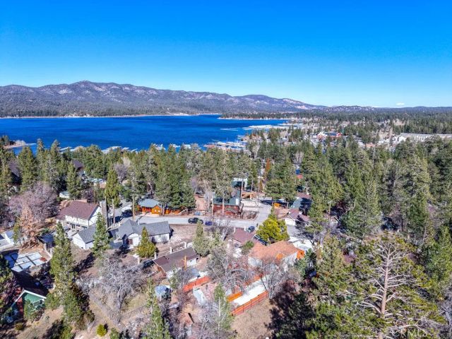 927 W Aeroplane, Big Bear City, CA 92314