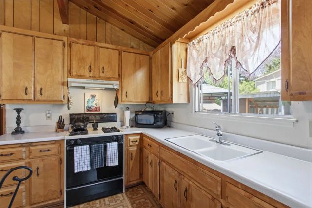 927 W Aeroplane, Big Bear City, CA 92314