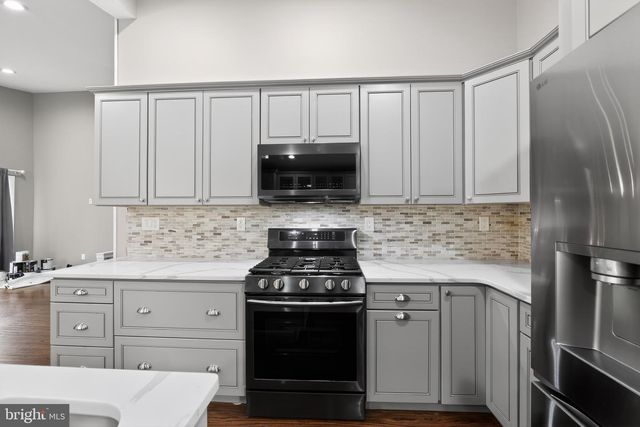 1649 MUHLENBURG DR, Blue Bell, PA 19422