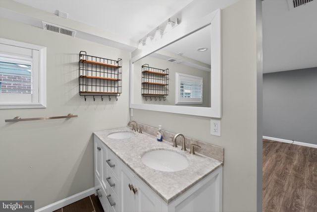 1649 MUHLENBURG DR, Blue Bell, PA 19422