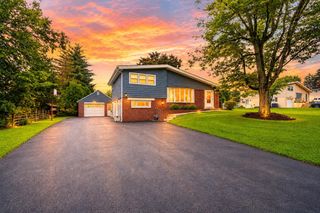 1649 MUHLENBURG DR, Blue Bell, PA 19422