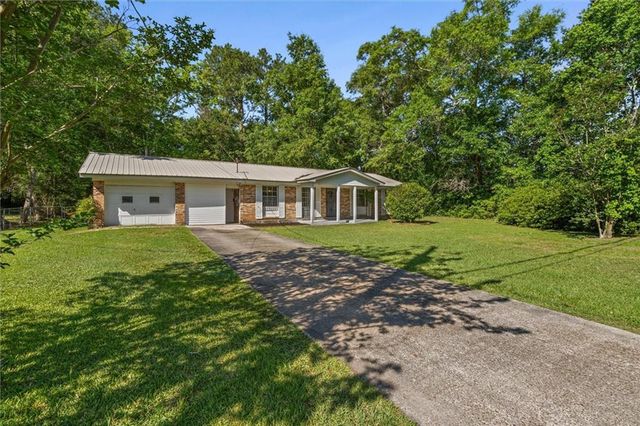 1405 Alvarez Drive, Saraland, AL 36571