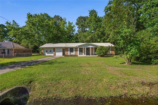 1405 Alvarez Drive, Saraland, AL 36571