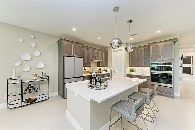 10016 REMBRANDT WAY 201, Bradenton, FL 34212
