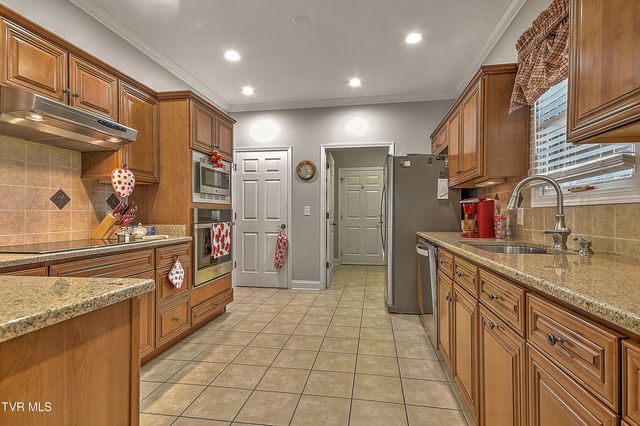 1139 Waterbrooke Lane, Johnson City, TN 37604