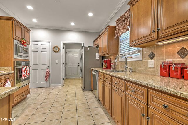 1139 Waterbrooke Lane, Johnson City, TN 37604