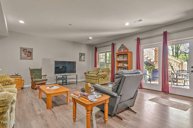 1139 Waterbrooke Lane, Johnson City, TN 37604
