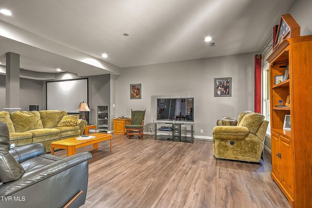1139 Waterbrooke Lane, Johnson City, TN 37604