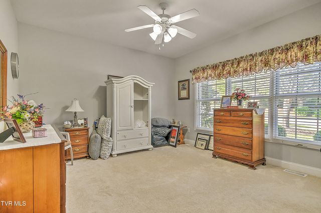 1139 Waterbrooke Lane, Johnson City, TN 37604