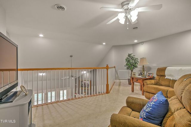 1139 Waterbrooke Lane, Johnson City, TN 37604