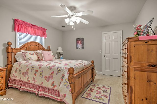 1139 Waterbrooke Lane, Johnson City, TN 37604