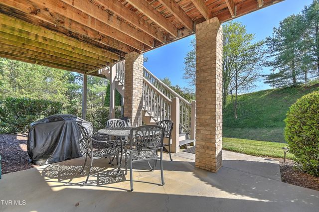 1139 Waterbrooke Lane, Johnson City, TN 37604