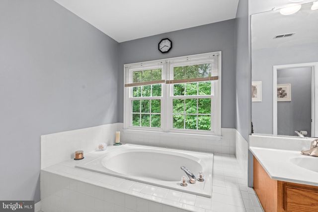 6705 ROCK FALL CT, Clifton, VA 20124