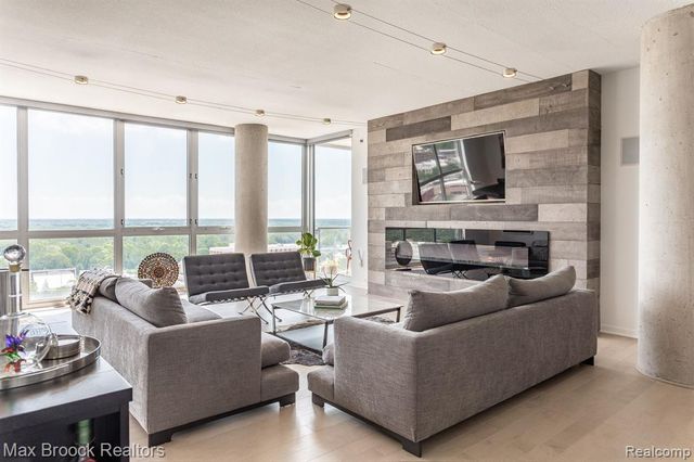 432 S Washington Avenue 1701, Royal Oak, MI 48067