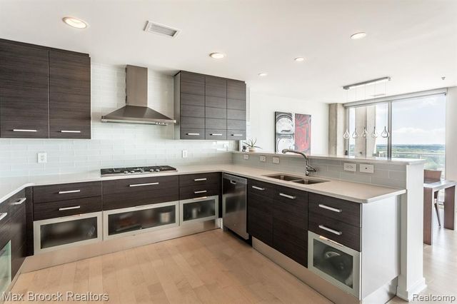 432 S Washington Avenue 1701, Royal Oak, MI 48067