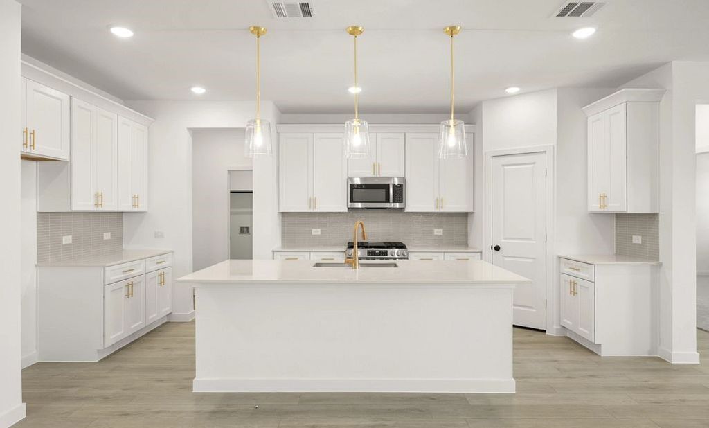 633 Tyronza Drive, Justin, TX 76247 — photo 3