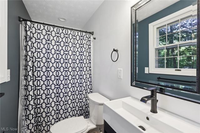 5974 Anna Lee Drive, Hudson, OH 44236