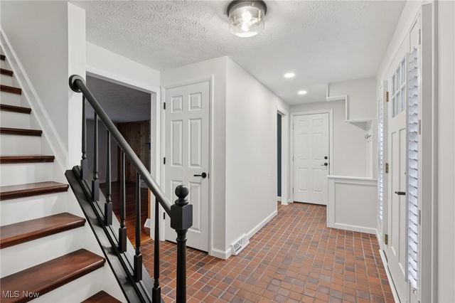 5974 Anna Lee Drive, Hudson, OH 44236