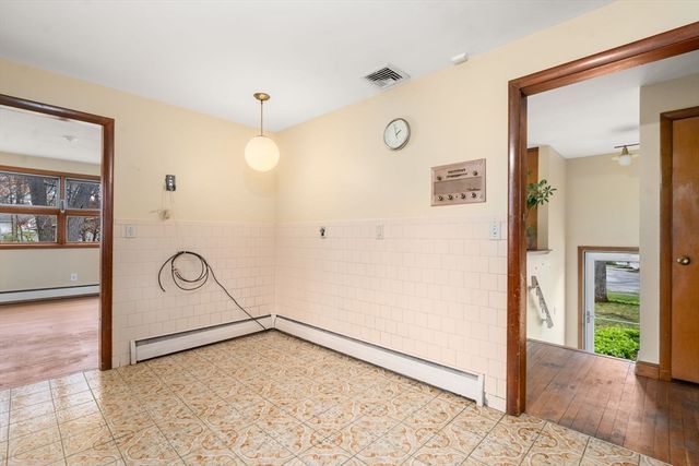 4 Greenwich Rd, Norwood, MA 02062