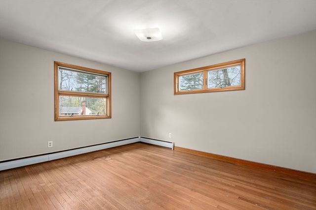 4 Greenwich Rd, Norwood, MA 02062
