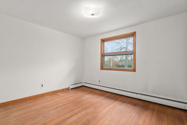 4 Greenwich Rd, Norwood, MA 02062