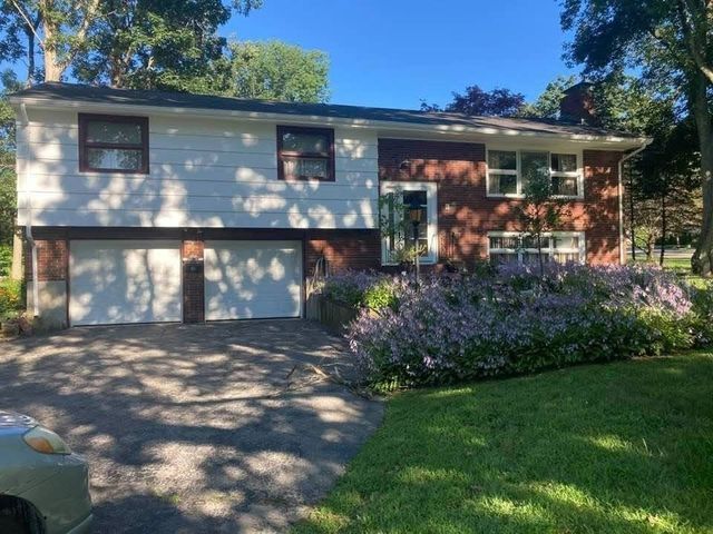 4 Greenwich Rd, Norwood, MA 02062